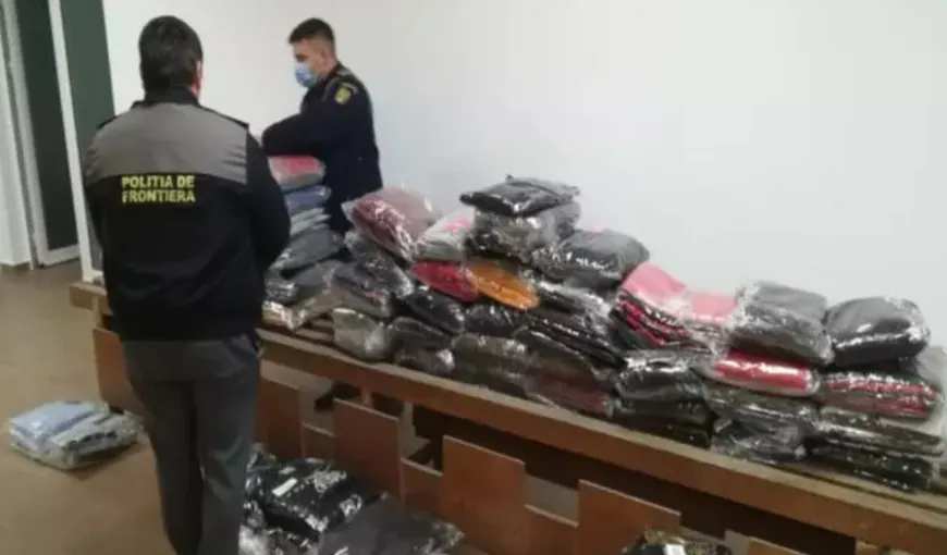 Captură de haine contrafăcute, în valoare de 77.000 de lei, în punctu vamal Vama Veche
