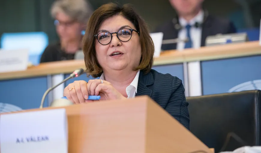 Adina Vălean, comisarul european pentru transporturi, a criticat Franţa pentru blocarea traficului peste Canalul Mânecii