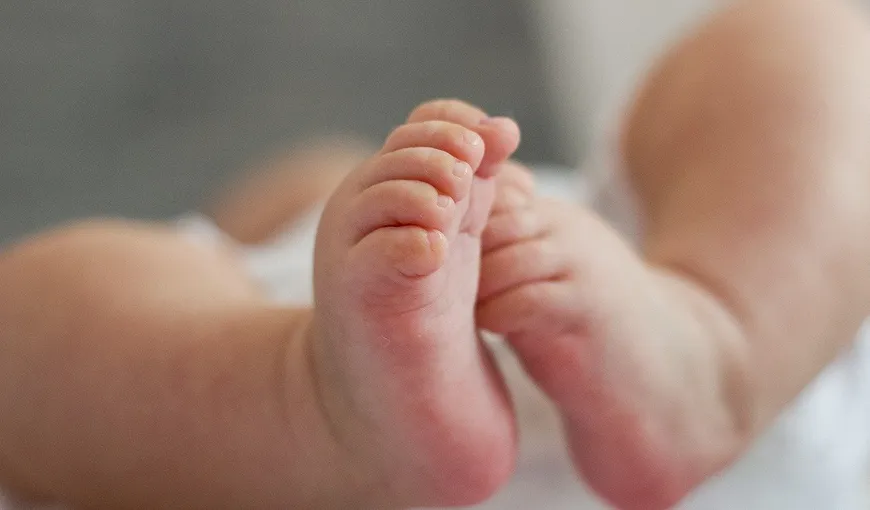 Fetiţă de două luni, moartă de covid la Iaşi. Este cea mai tânără victimă a coronavirusului din România