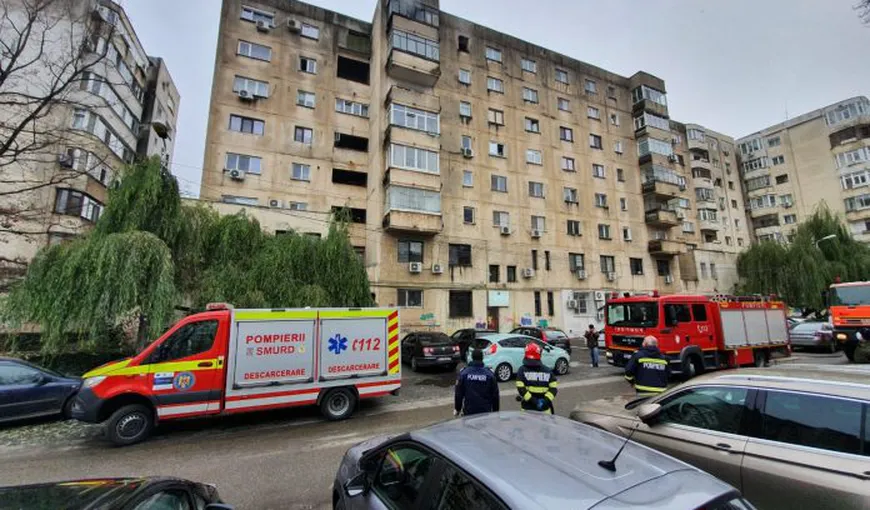 Explozie puternică într-un bloc din Ploieşti. Pompierii intervin de urgenţă