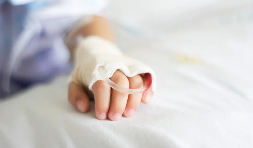 O fetiţă în vârstă de un an a murit după ce s-a infectat cu coronavirus în Argeş. Record de decese COVID-19 în 24 de ore