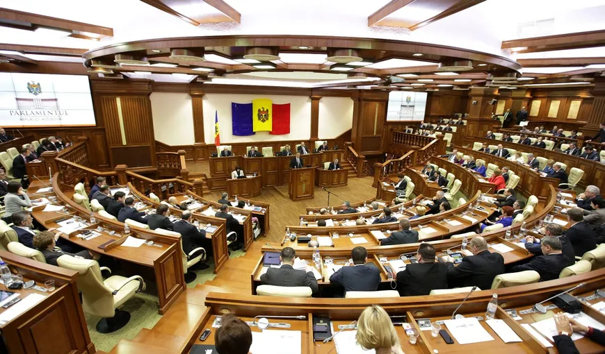 Traian Băsescu anunţă o lovitură de stat parlamentară care a avut loc joi, la Chişinău. „Bucureştiul tace, Parlamentul European tace. Biata Moldovă”