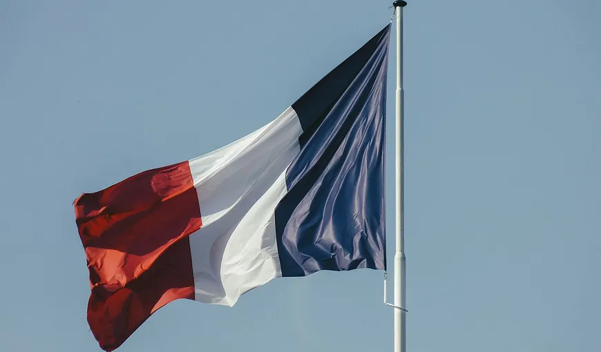 Franţa, recompensă pentru imigranţii din prima linie a luptei contra COVID: Le oferă cetăţenie!