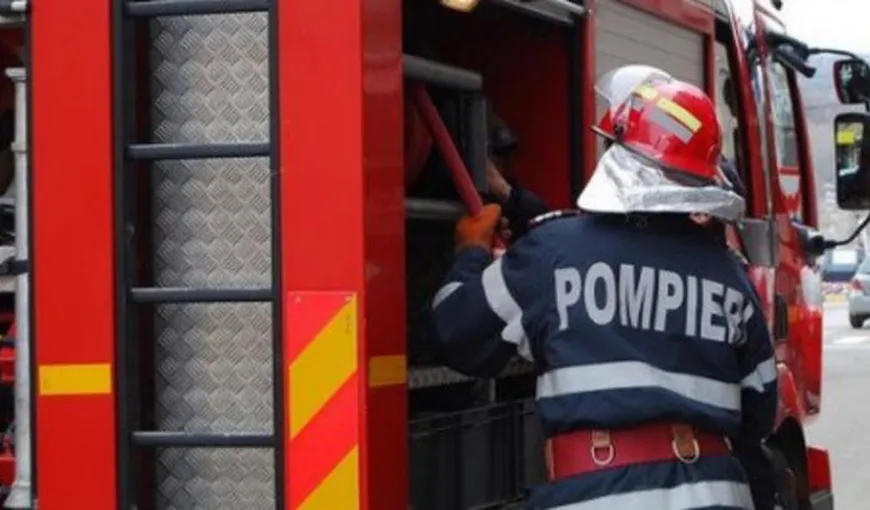 Incendiu într-o secţie de votare din Prahova. 13 persoane au fost evacuate