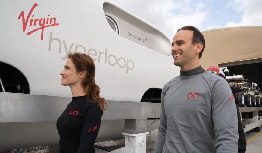Marile realizări din 2020. De la prima capsulă Hyperloop, testată de o româncă, până la roboţii chirurgi sau roboţii pictori