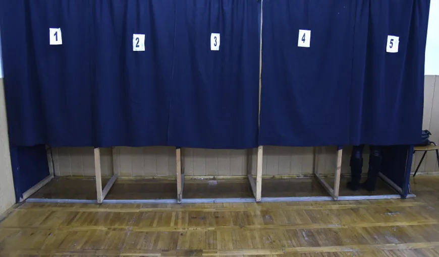 O persoană a murit în secţia de votare la Bucureşti: „S-a prăbuşit în cabina de vot cu ştampila în mână”. Alt bărbat a murit în Argeş