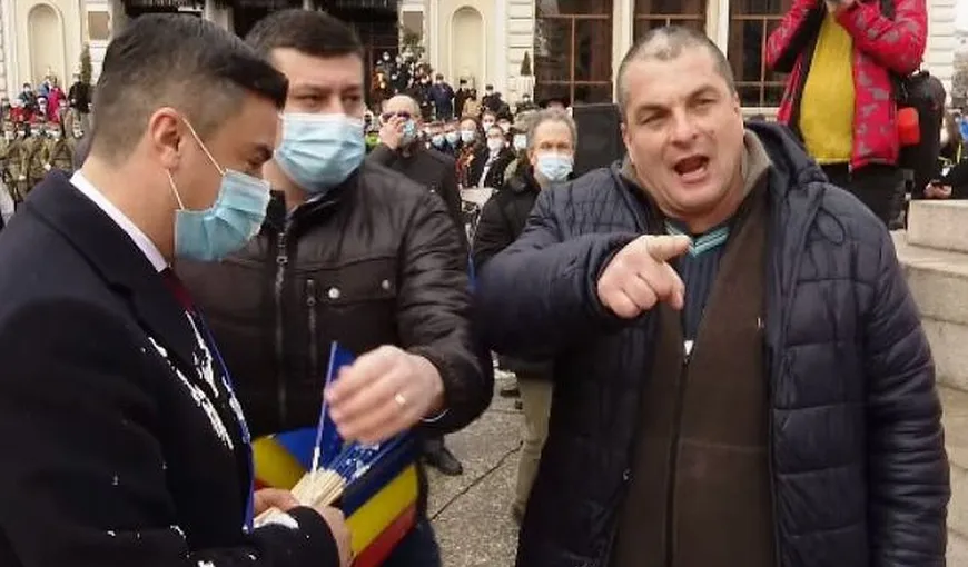 Cine este bărbatul care a aruncat iaurt pe primarul Mihai Chirica. Acesta a mai agresat un fost preşedinte al României