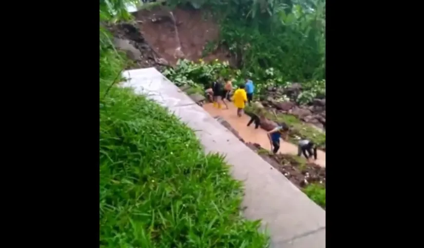 Alunecare de teren în Indonezia. Cel puţin 11 persoane au murit | VIDEO