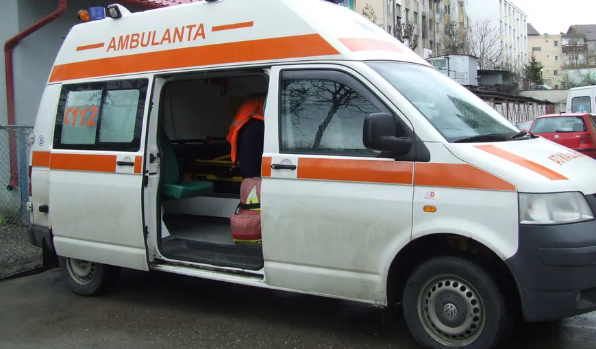 O fetiţă de 8 ani a căzut de la etajul I al unui bloc. Se afla în izolare după ce fusese diagnosticată cu COVID