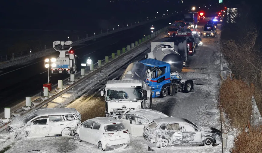 Căderile abundente de zăpadă au provocat accidente în lanţ pe autostrăzile din Japonia. 200 de oameni au fost afectaţi, peste 130 de maşini au fost implicate VIDEO