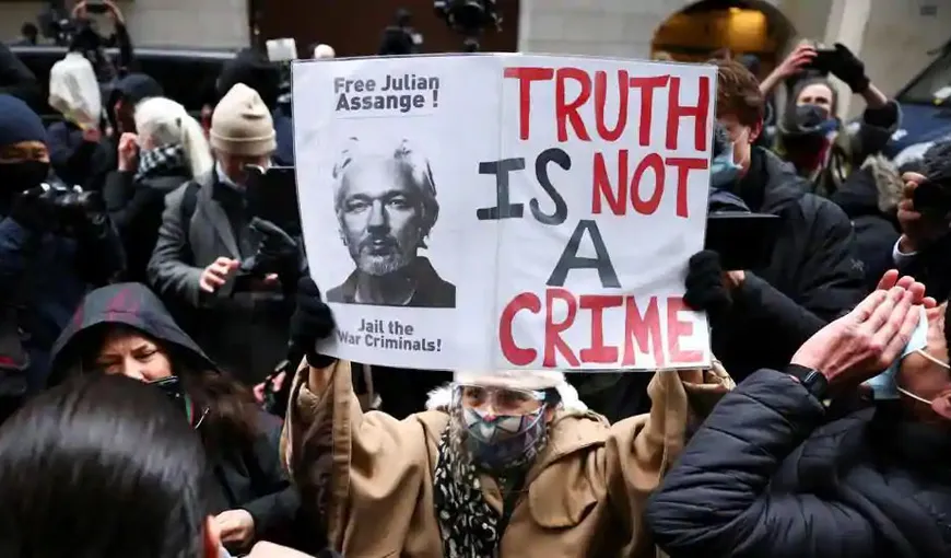 Mexicul îi oferă azil politic lui Julian Assange. Fondatorul WikiLeaks riscă 175 de ani de închisoare în SUA