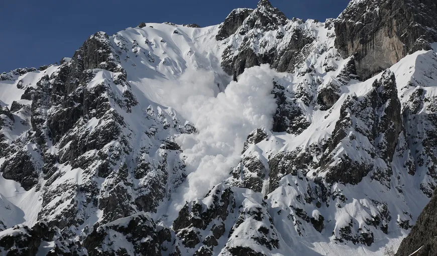 Risc de avalanşă în Munţii Făgăraş. Stratul de zăpadă depăşeşte 50 de centimetri