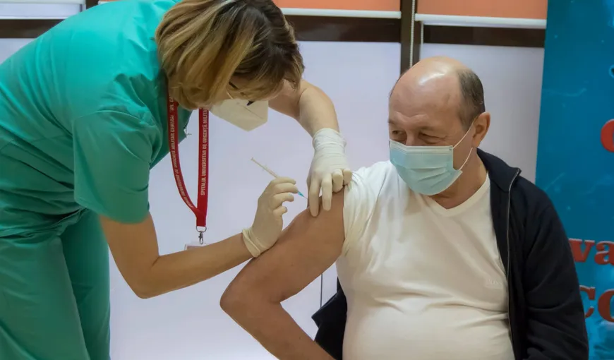 Traian Băsescu: „Matei Balş arată impecabil. Dar nimeni nu a dat jos tencuiala de acolo”. Ce spune de scandalul vaccinării