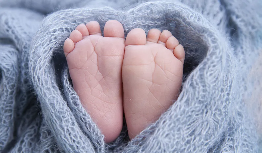 Mamă la 15 ani, o minoră a născut primul bebeluş din 2021, din Botoşani. Ea a adus pe lume o fetiţă