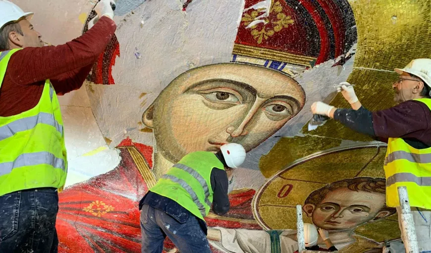Cum arată mozaicul Catedralei Mântuirii Neamului la care lucrează 50 de oameni. Catapeteasma este cea mai mare din lume