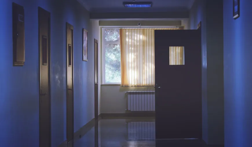 Aflat pe patul de spital, un bărbat din Iași, infectat cu coronavirus, și-a pus capăt zilelor. Personalul medical l-a găsit spânzurat cu un cearșaf