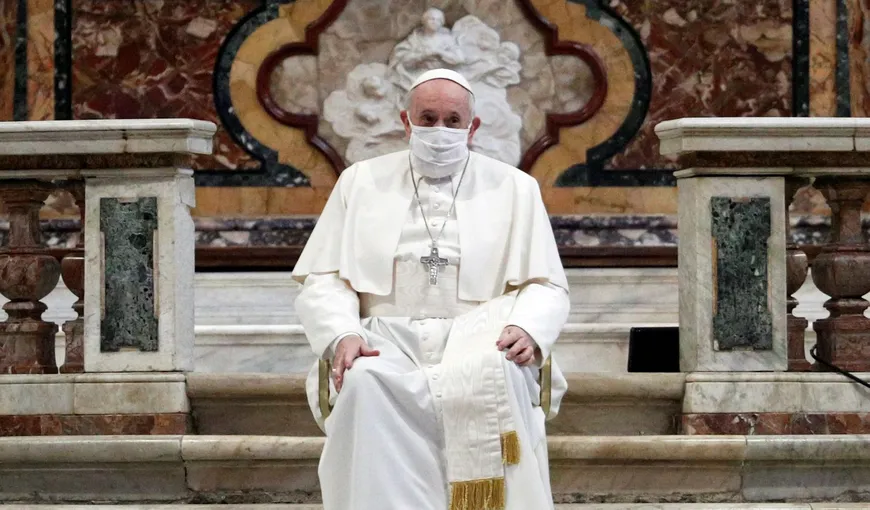 Papa Francisc se vaccinează împotriva Covid-19