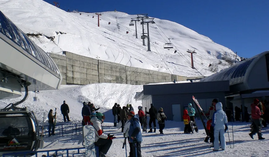 Tragedie la munte! O avalanşă a măturat o staţiune de schi din Caucaz. O cafenea a fost îngropată în zăpadă, până la 12 oameni sunt încă sub nămeţi