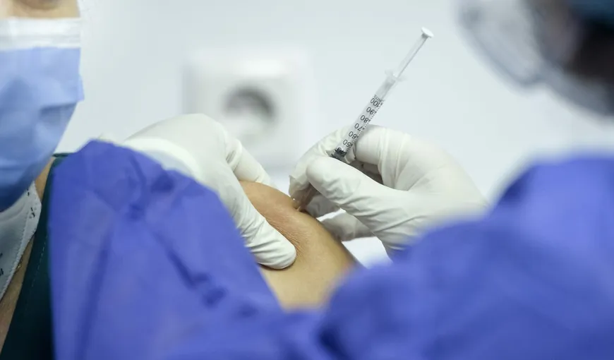 Condiția prin care persoanele neincluse în a doua etapă de vaccinare se pot imuniza. Anunțul făcut de Raed Arafat