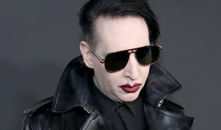 Cântăreţul Marilyn Manson neagă acuzaţiile de hărţuire şi viol. A fost abandonat de casa sa de discuri