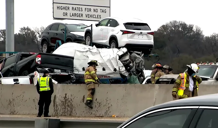 Carambol cu 100 de maşini pe o autostradă din Texas. Cel puțin cinci morţi și zeci de răniţi VIDEO