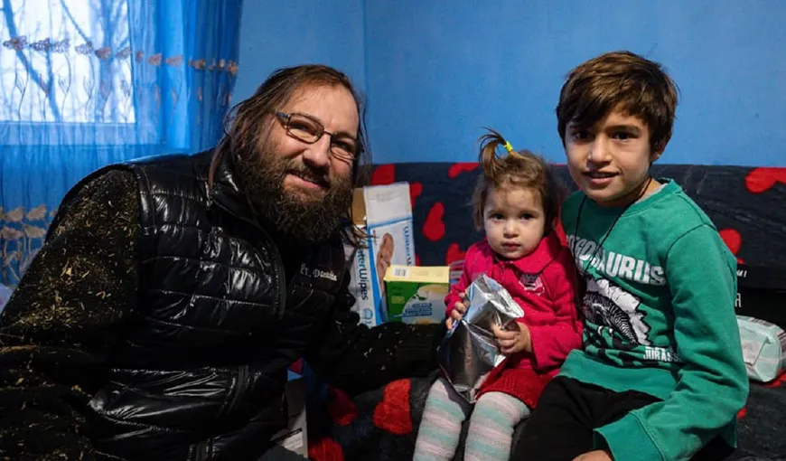 Preotul Dan Damaschin, binefăcătorul sărmanilor: „Copiii nu ştiu de vaccinuri. Ştiu de foame şi de frig”