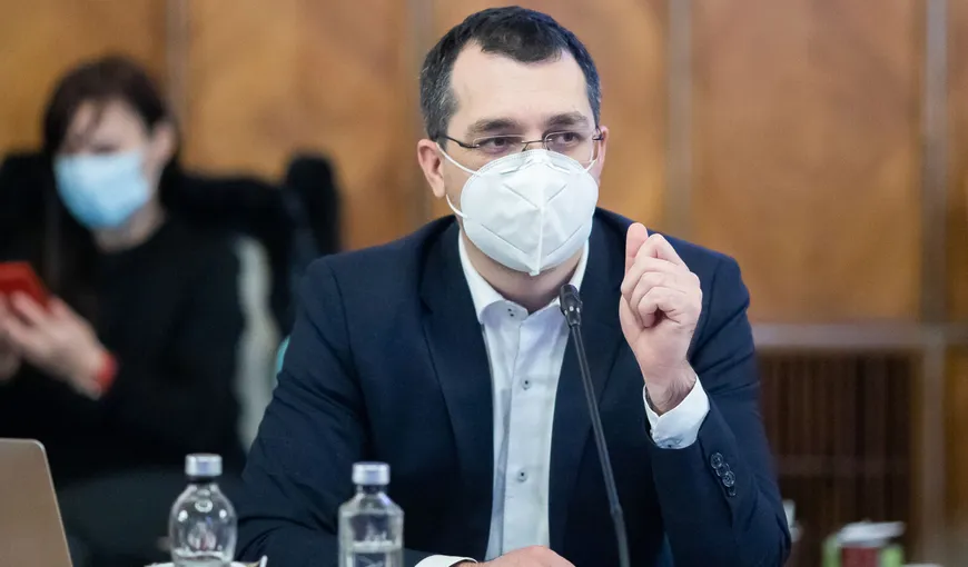 Vlad Voiculescu aruncă vina pe un funcţionar public pentru întârzierea plăţilor pentru medicii din centrele de vaccinare: Eu am aflat ieri!