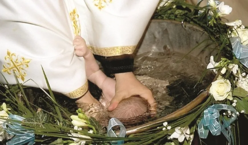 Bebeluşul înecat la botez a murit. Tatăl copilului: „Doctorii au spus că a inhalat 110 ml de apă”
