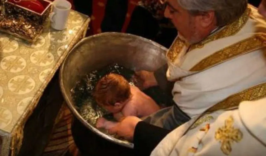 Prima reacţie a BOR, după ce legiștii au stabilit că bebeluşul din Suceava a murit după botez de pneumonie