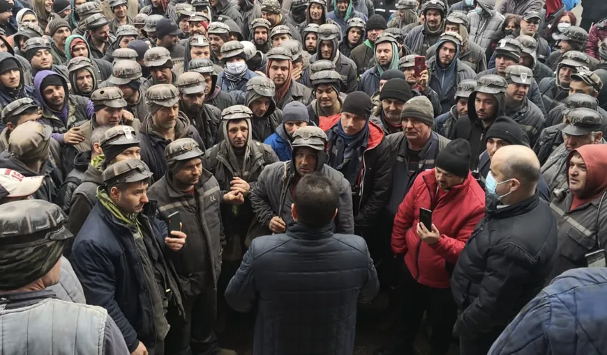 Sute de mineri protestează în Valea Jiului. Amenință că vin la București. Ortacii din subteran vor să intre în greva foamei