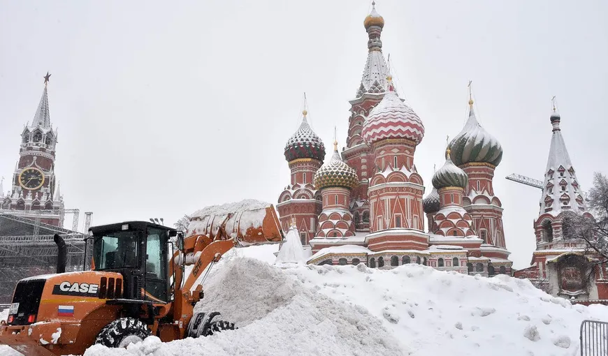 Moscova, îngropată în zăpadă. Ruşii vorbesc de o ninsoare apocaliptică, în câteva ore s-a aşezat strat de peste jumătate de metru VIDEO