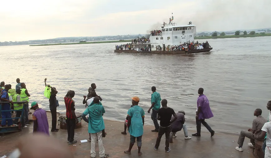 O barjă cu peste 700 de pasageri a eşuat pe râul Congo din cauza supraîncărcării. 60 de persoane au decedat şi peste 200 sunt date dispărute