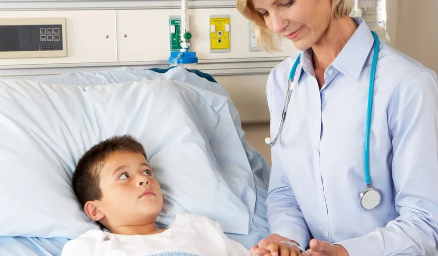 Stare de alertă în Marea Britanie! Peste 100 de copii sunt spitalizaţi zilnic cu o boală rară care apare după vindecarea de Covid