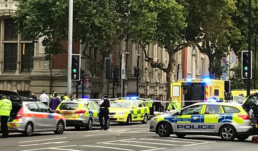 Atacuri cu cuţite în sudul Londrei. Un bărbat a murit şi alte zece persoane au fost rănite