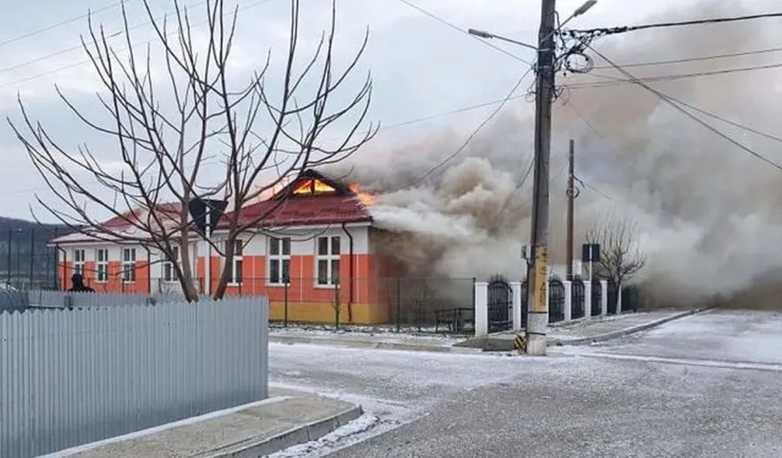 Incendiu puternic la o școală din Vaslui! Clădirea a fost curpinsă de flăcări din cauza centralei termice