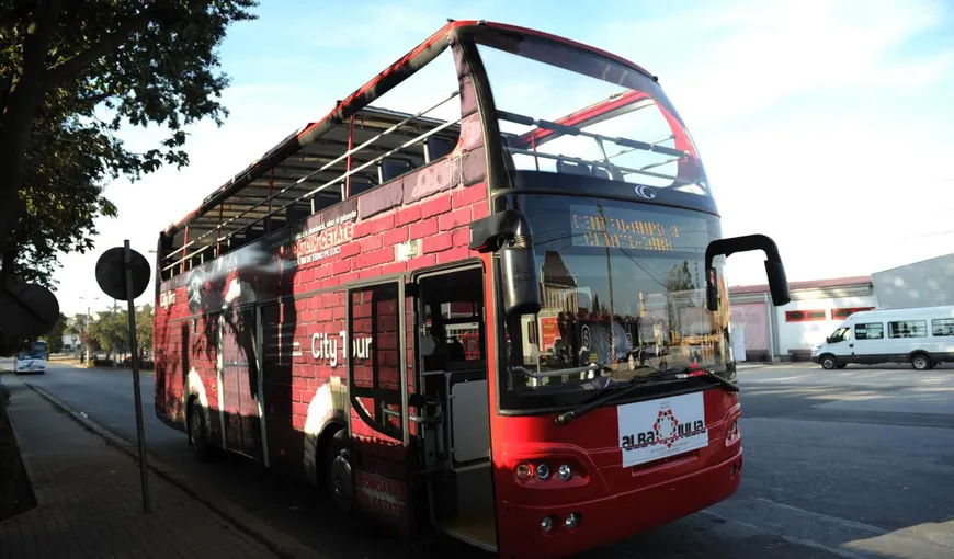 Firma de transport public din Alba Iulia suspendă gratuitățile pentru pensionari și elevi. Primăria a refuzat să plătească facturile
