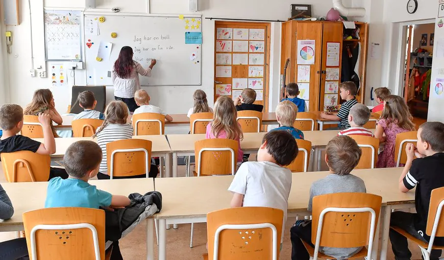 Ciudatul caz al Suediei, mai multe orașe au interzis purtatul măştilor în şcoli. De ce această țară procedează în pandemie invers decât restul Europei