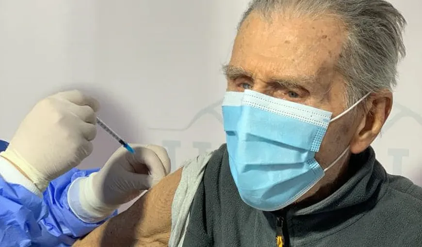 Un veteran de război în vârstă de 99 de ani s-a vaccinat! „Fără vaccin nu se poate să mergem mai departe!”
