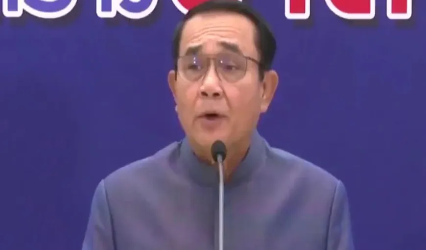 Gest extrem al premierului din Thailanda după ce i s-a pus o întrebare incomodă! Înaltul oficial a stropit mai mulţi jurnalişti cu dezinfectant