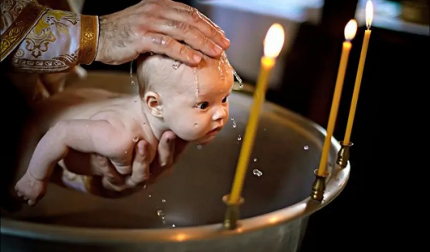 Revoltător! O femeie din Piteşti reclamă faptul că preoţii i-au cerut o suprataxă uriaşă pentru botez. Arhiepiscopia Argeşului şi Muscelului s-a autosesizat
