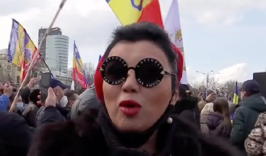 Adriana Bahmuțeanu, declaraţie-şoc la protestele anti-restricții. „Masca mă apără de virus cum mă apără și chiloții la viol!”