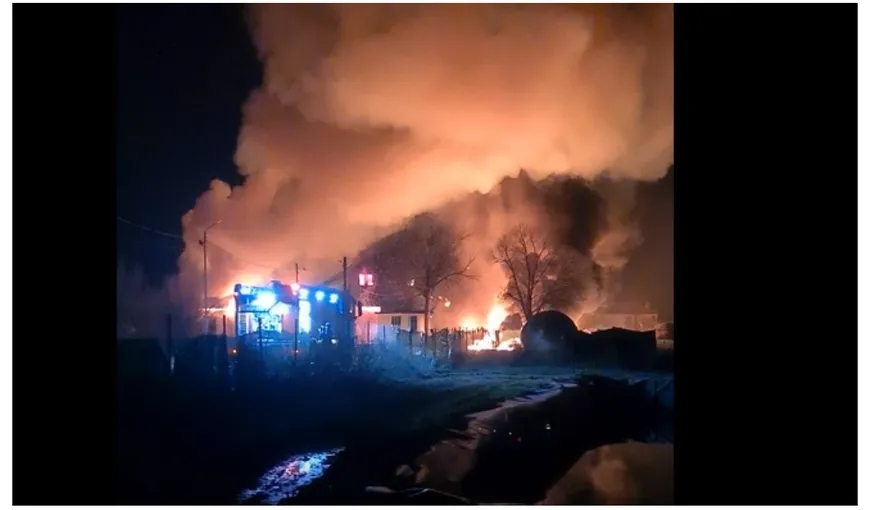 Incendiu fabrica de ţiţei din Prahova. Muncitorii care au suferit arsuri grave, transferaţi la spitalele din străinătate