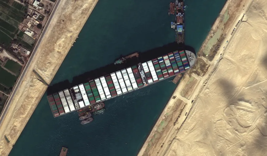 Nava care bloca Canalul Suez a fost repusă pe linia de plutire. Bursele au crescut, iar prețurile petrolului au scăzut