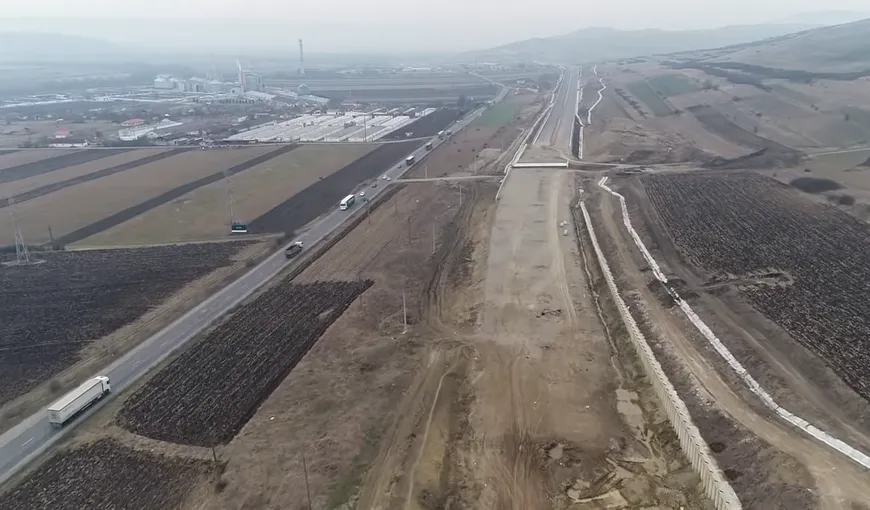 Probleme mari la lotul 2 al autostrăzii Sebeş – Turda. Constructorul abia mai are bani de benzină, imagini filmate cu drona VIDEO