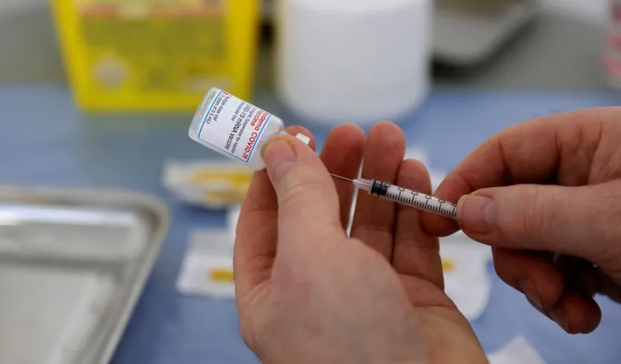 Doar 0,6% dintre cei vaccinaţi au sărit peste rând şi s-au vaccinat mai devreme. Vlad Mixich: „În cifre, vorbim de 7.000 de nesimţiţi piloşi”