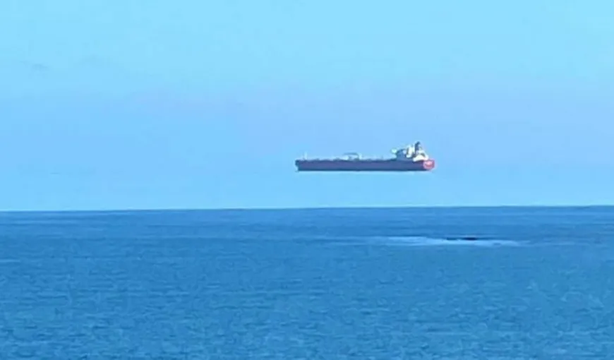 Vapor zburător în largul mării. Imaginea surprinsă de un fotograf din Anglia