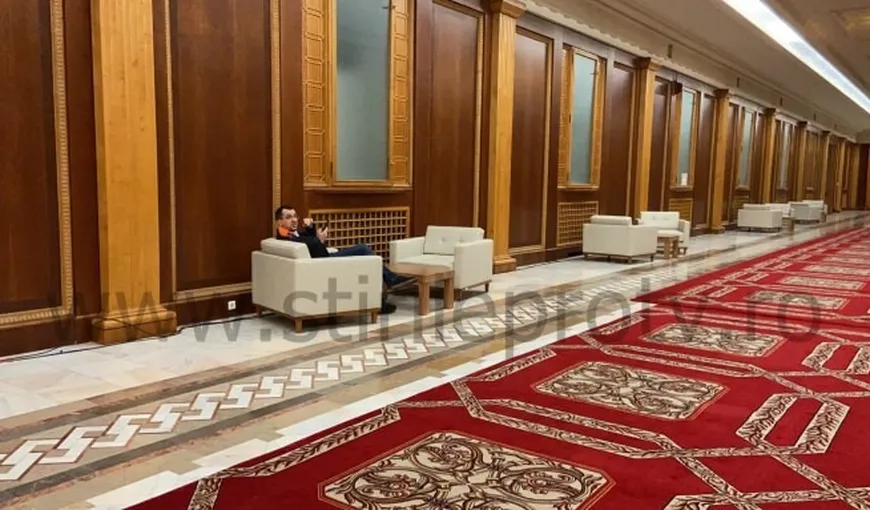 Vlad Voiculescu, fără mască pe holurile Parlamentului. Ce spune legea FOTO