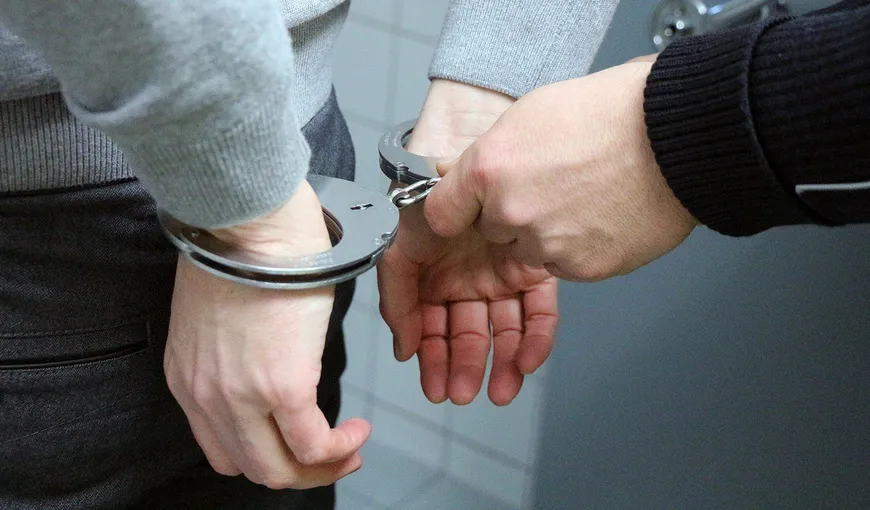 Situaţie incredibilă în Spania. Un român a fost arestat pentru că fura lenjeria intimă a vecinelor sale!