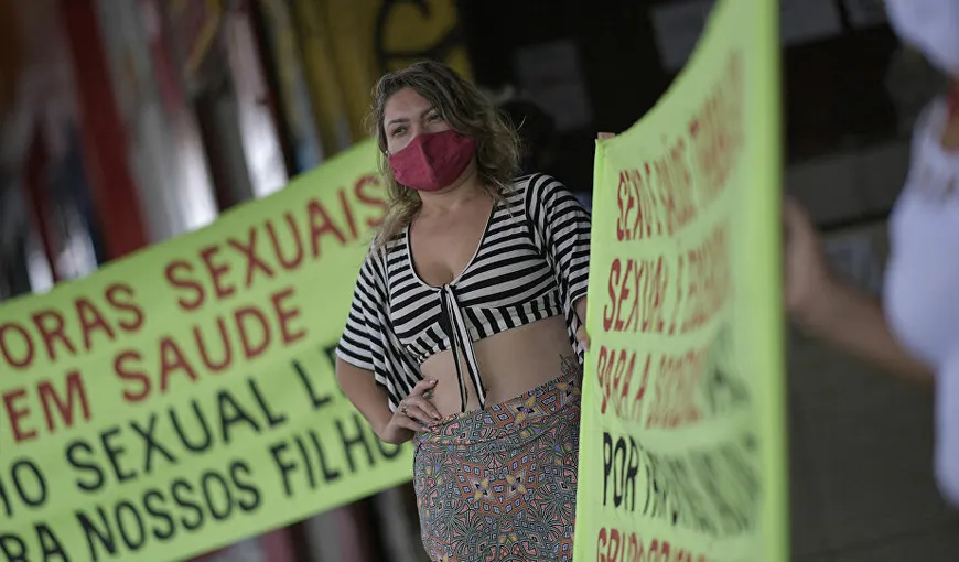 Prostituatele dintr-un oraş brazilian au intrat în grevă. Lucrătoarele sexuale cer să fie vaccinate cu prioritate