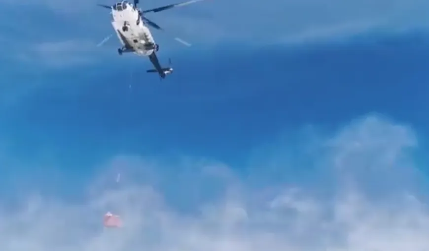 Misiune extremă pe Vârful Omu, 114 tone de materiale sunt transportate în condiţii extreme, cu elicopterul. Imagini uluitoare VIDEO